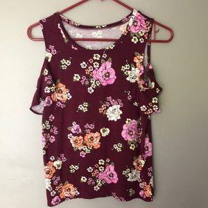 Arizona junior’s cold shoulder top